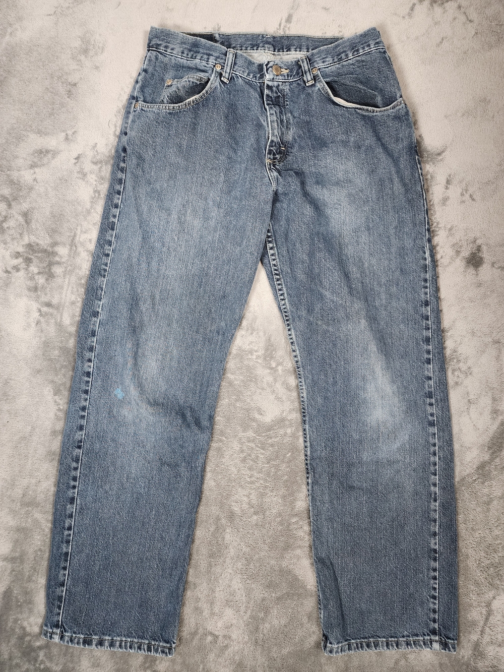 Wrangler Men's Relaxed Fit Medium Blue Denim Jeans